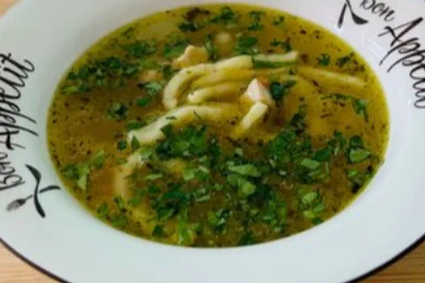 Суп куриный с домашней лапшой