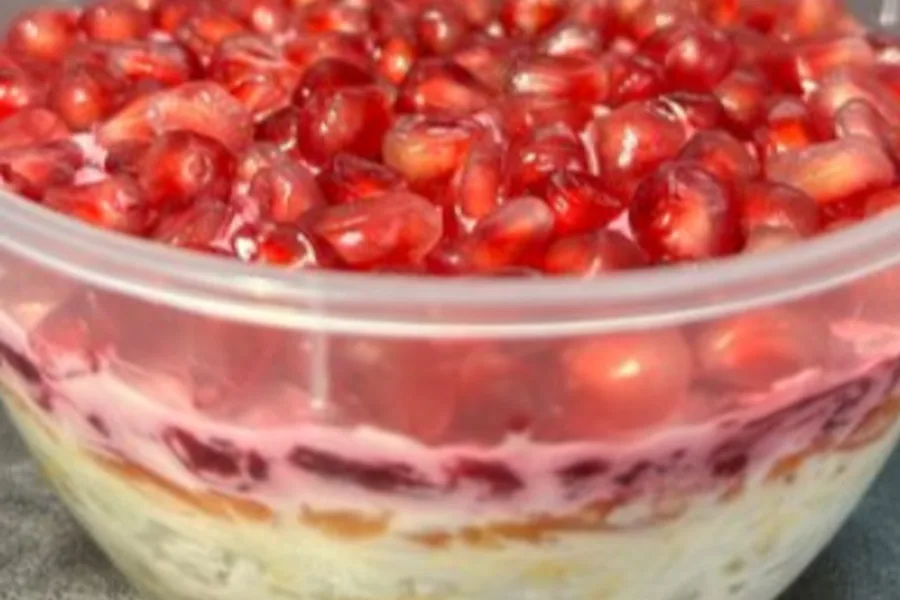 Салат Гранатовый браслет с курицей