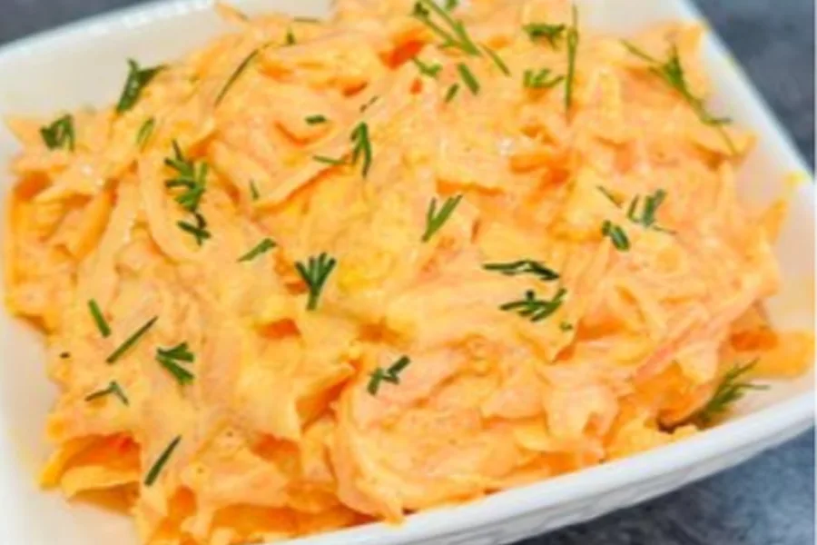 Салат из моркови с чесноком и майонезом