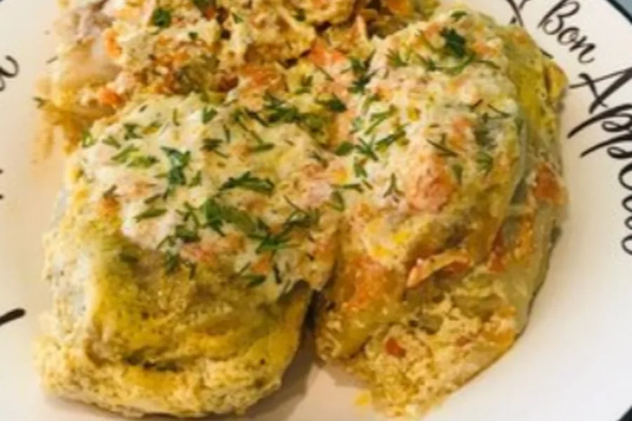 Голубец с мясом домашний в сметанном соусе