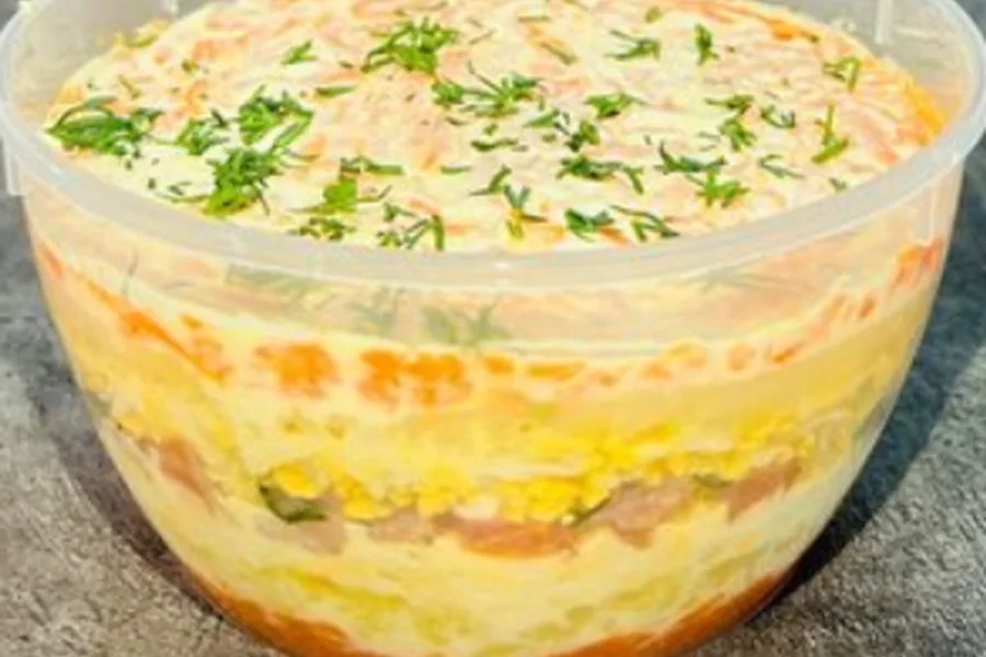 Салат По-царски с форелью