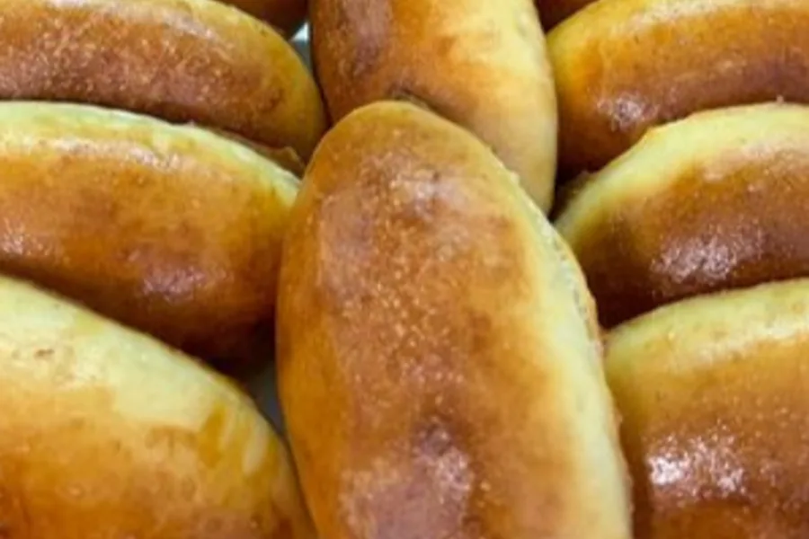Пирожки печёные с яблоком и корицей с пылу с жару