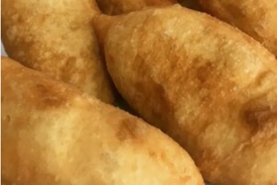 Пирожки жареные хрустящие с картошкой, грибами и жареным луком с пылу с жару